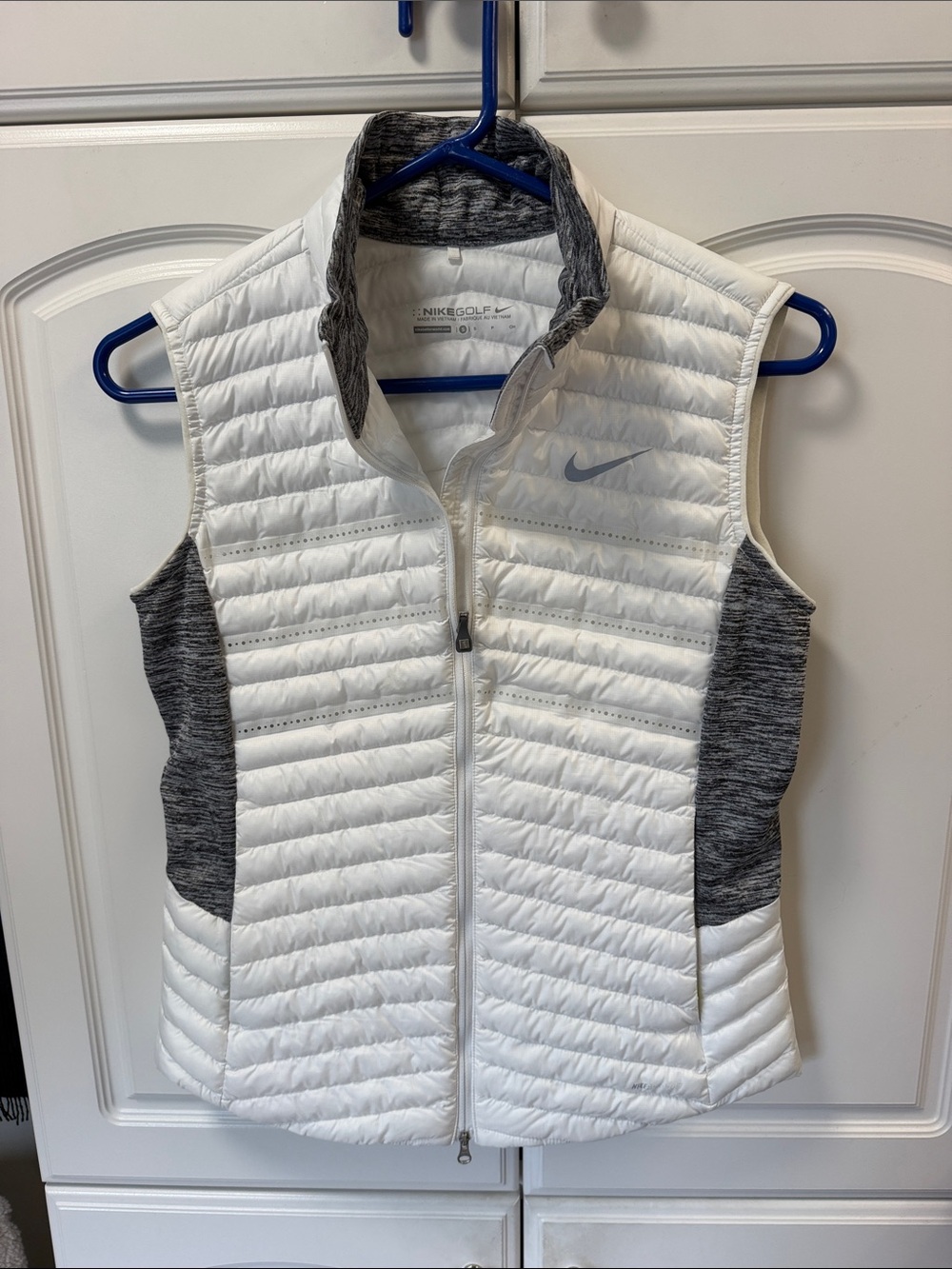 Nike Golf Size Small White Quilted Puffer Vest with Gray Side Panels